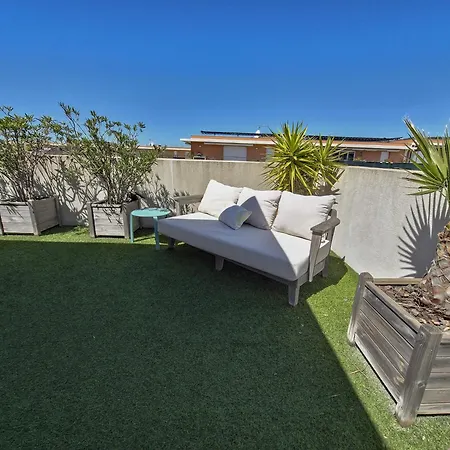 Rooftop Du Lavandou - Terrace And Pool Apartamento *